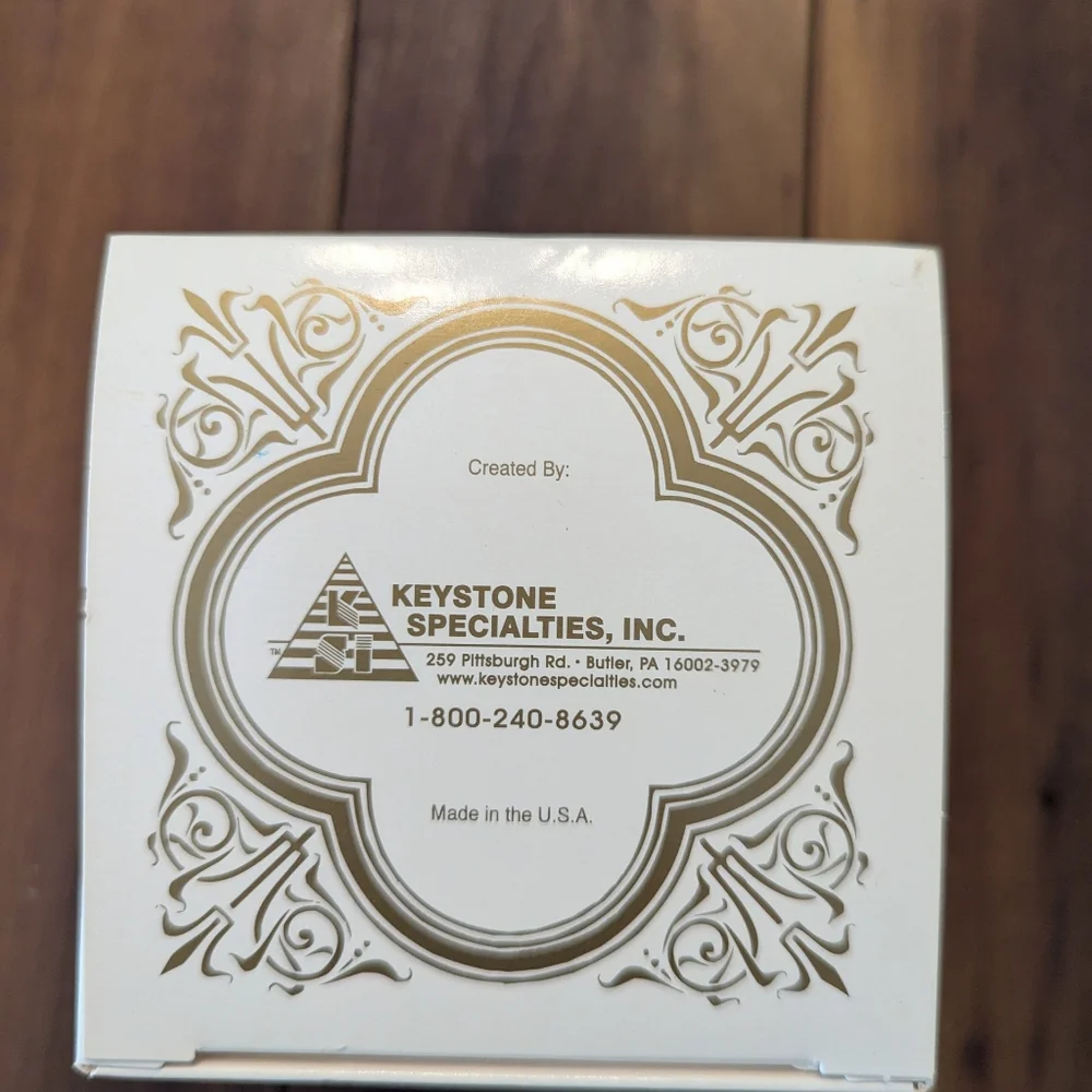 Treasured Scenes 2004 Limited Edition Ornament‎ 